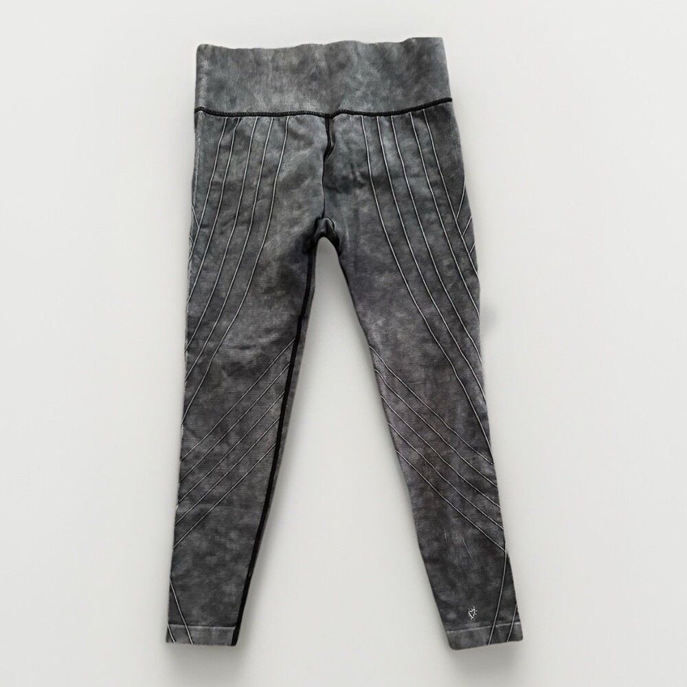 Betsey Johnson Women's High-Waisted Textured Leggings‎ Large Black Gray